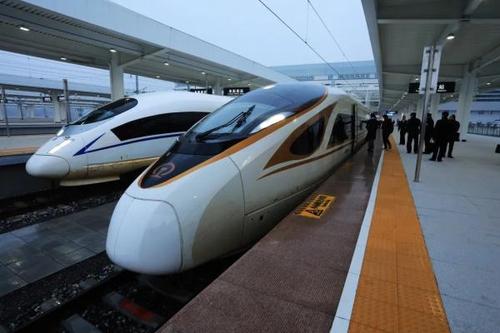 直通車站外投放